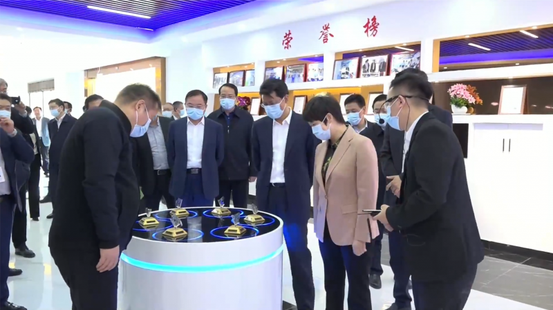 揚(yáng)州市委書記張寶娟，市長(zhǎng)王進(jìn)健蒞臨我司參觀。